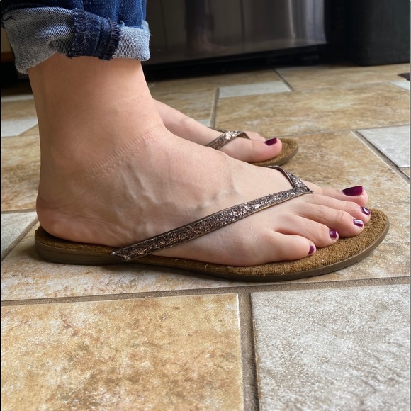 Kenneth Cole Reaction Golden Brown Flip Fl… - Picture 8 of 9